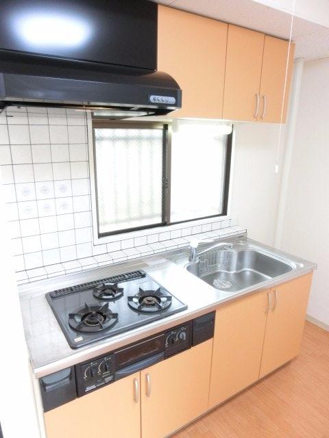 キッチン　※同タイプの別の部屋の写真です。