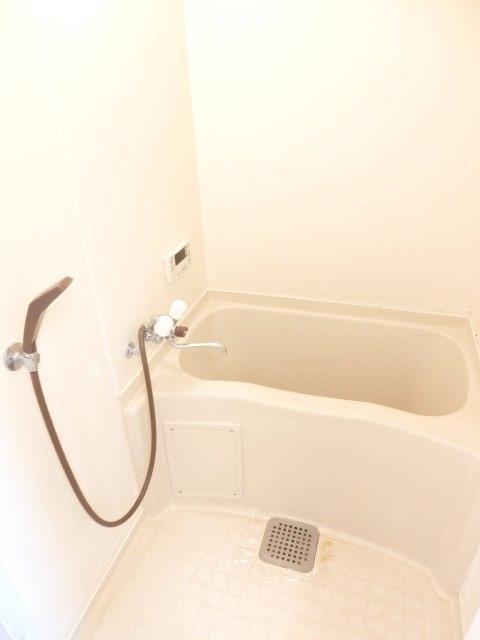 バス・シャワールーム　※同タイプの別の部屋の写真です。