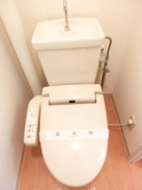 トイレ　※同タイプの別の部屋の写真です。