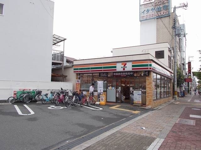 コンビニ　セブンイレブン様（コンビニ）まで450m