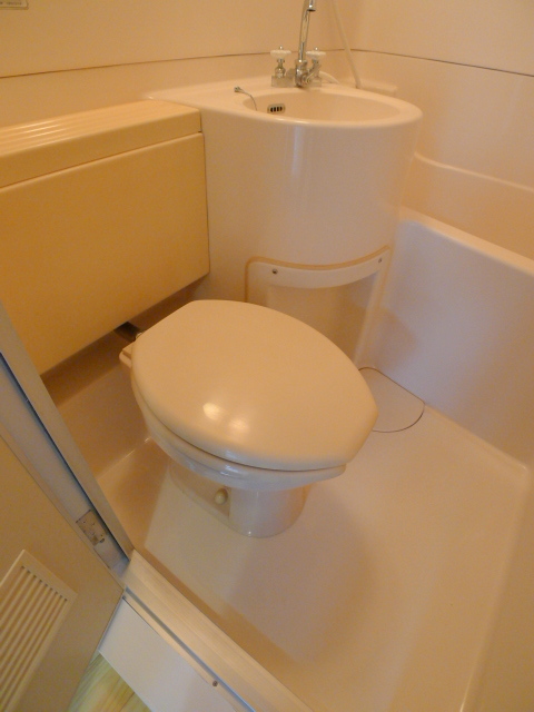 地下鉄名城線 矢場町駅 徒歩5分 11階建 築42年のトイレ写真
