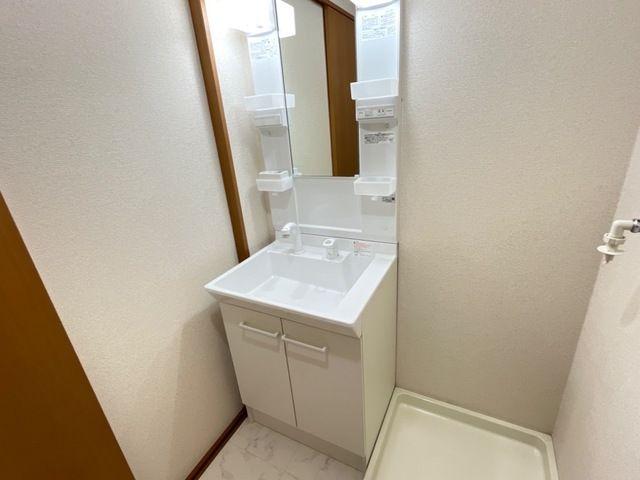 ＪＲ中央本線 土岐市駅 バス乗車時間：20分 最寄りバス停で下車 徒歩7分 3階建 築26年の内装写真