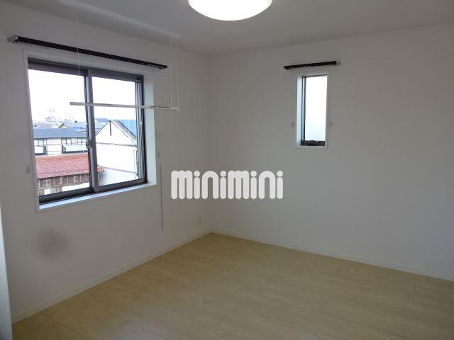 その他　角部屋で窓が多いのがうれしいですね。