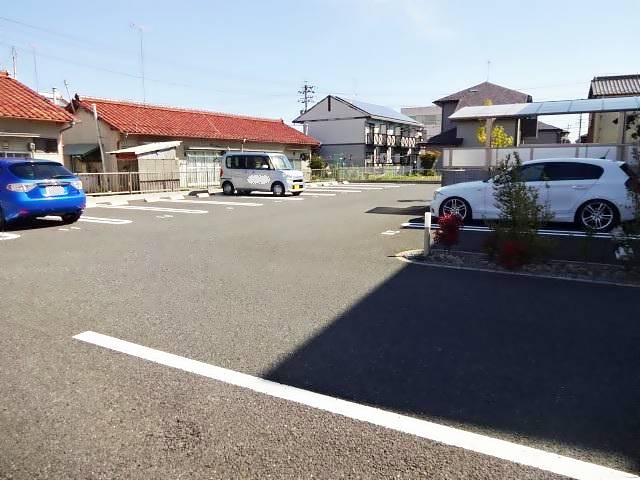 駐車場　駐車場の様子です。