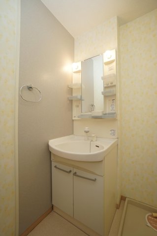洗面設備　コンパクトで使いやすい洗面所