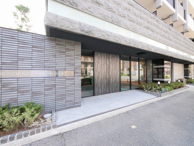 阪急宝塚線 三国駅 徒歩5分 11階建 築6年の外観写真