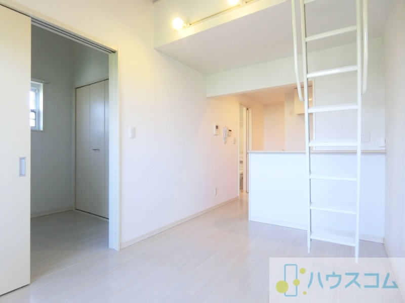 アルル三番館の居間写真