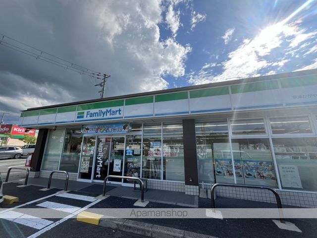 コンビニ　ファミリーマート（コンビニ）まで422m