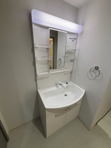洗面設備　※同型反転タイプのお写真です。