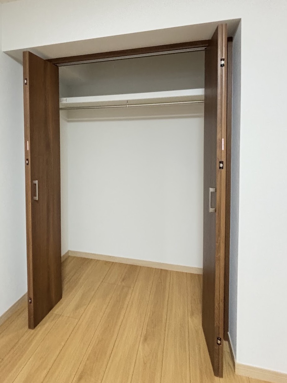 収納　※同型反転タイプのお写真です。
