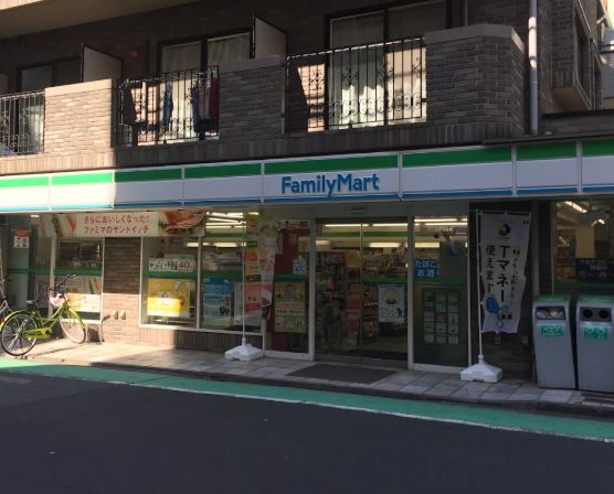 コンビニ　ファミリーマート 東五軒町店（コンビニ）まで229m