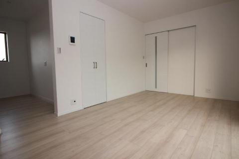 東泉ニュータウンの居間写真