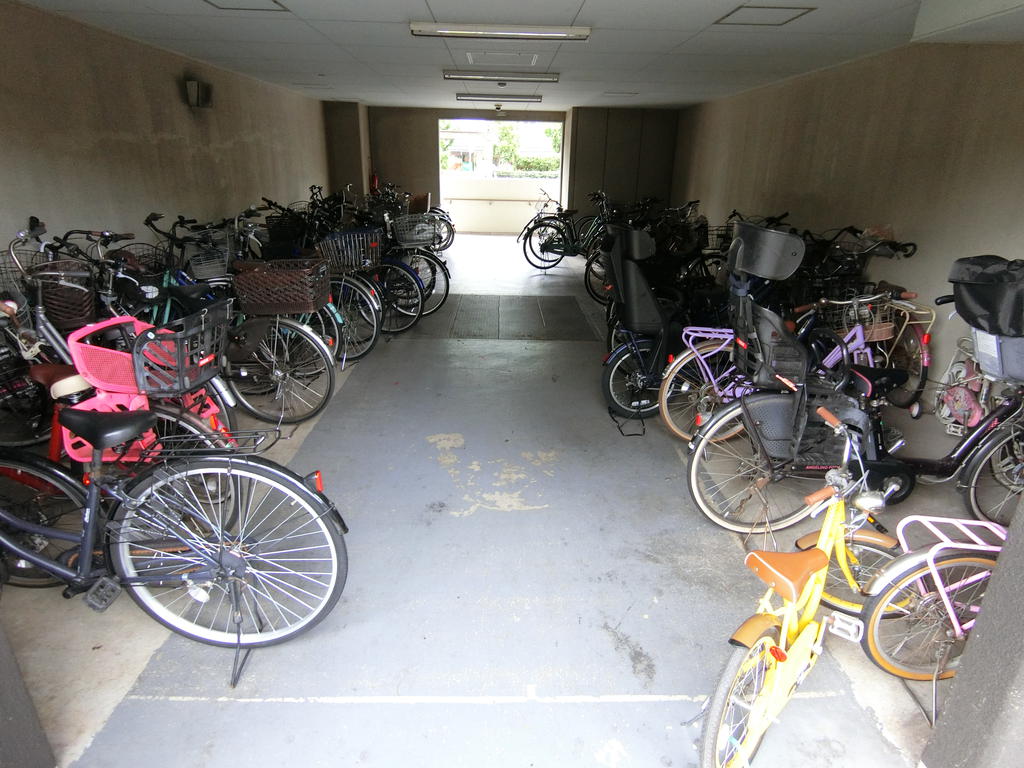 その他共有部分　駐輪場　バイク置き場もございます