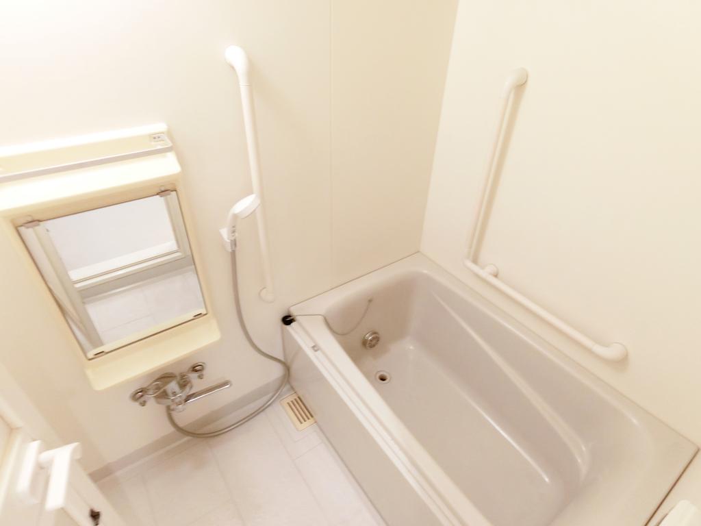 バス・シャワールーム　追い焚き付き　別部屋の写真になります