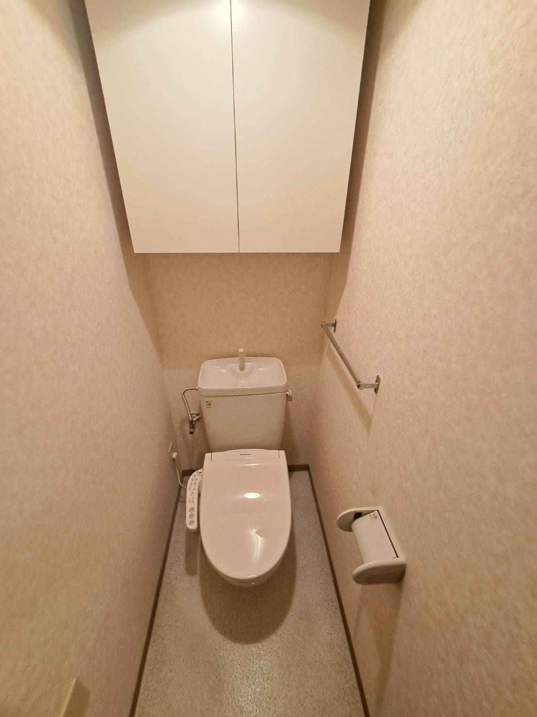 トイレ　温水洗浄便座付き