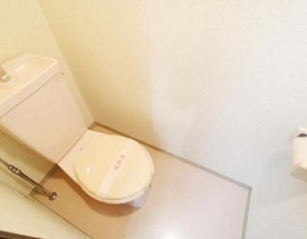 ＪＲ京浜東北線 鶴見駅 徒歩9分 11階建 築32年のトイレ写真