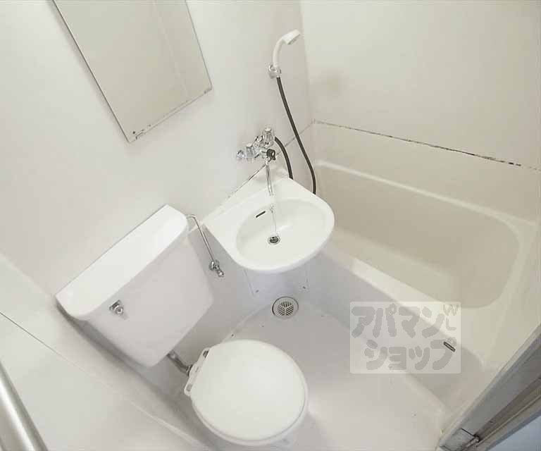 バス・シャワールーム　シャワー完備のユニットバスです