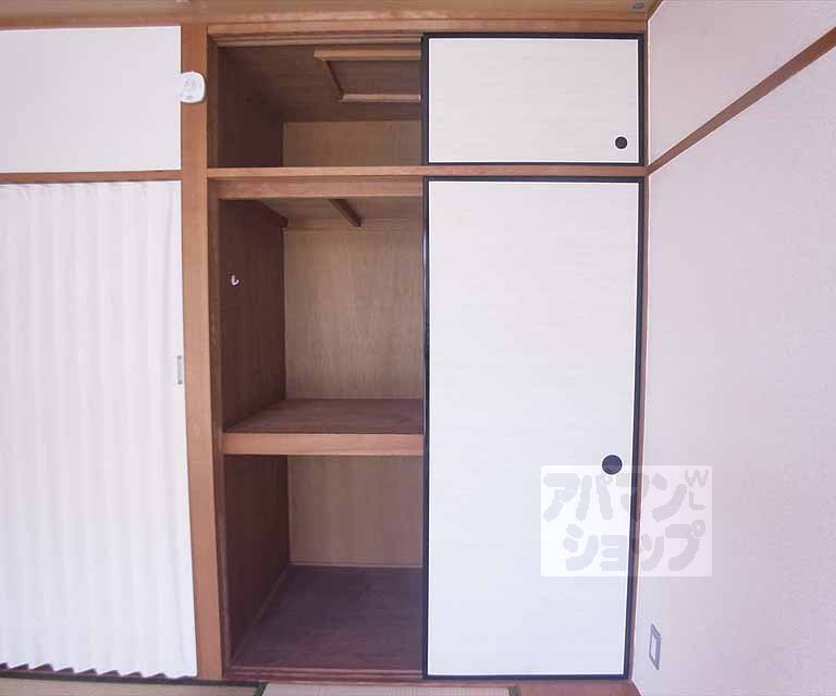 収納　天井高と同じ大きさの収納があります