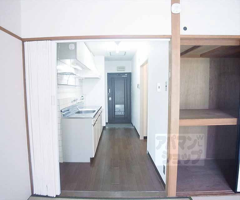 その他部屋・スペース　キッチン前の廊下も広々でお料理も楽チンです