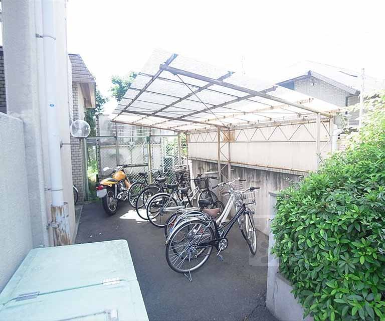 その他共有部分　屋根付きの駐輪場で雨の日でも愛車が濡れません