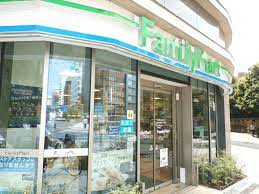 コンビニ　ファミリーマート西五反田二丁目店（コンビニ）まで102m