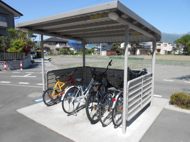 駐車場　駐輪場（共用）完備