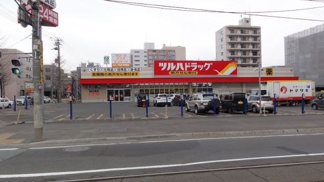 ドラックストア　ツルハドラッグ南6条店（ドラッグストア）まで632m