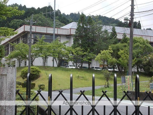 小学校　三雲東小学校（小学校）まで523m