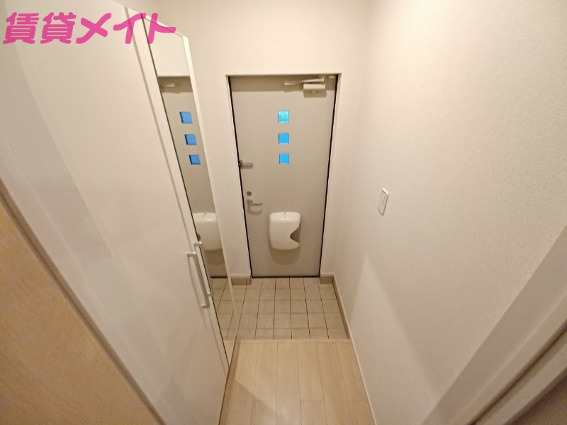 玄関　反転タイプ参考写真