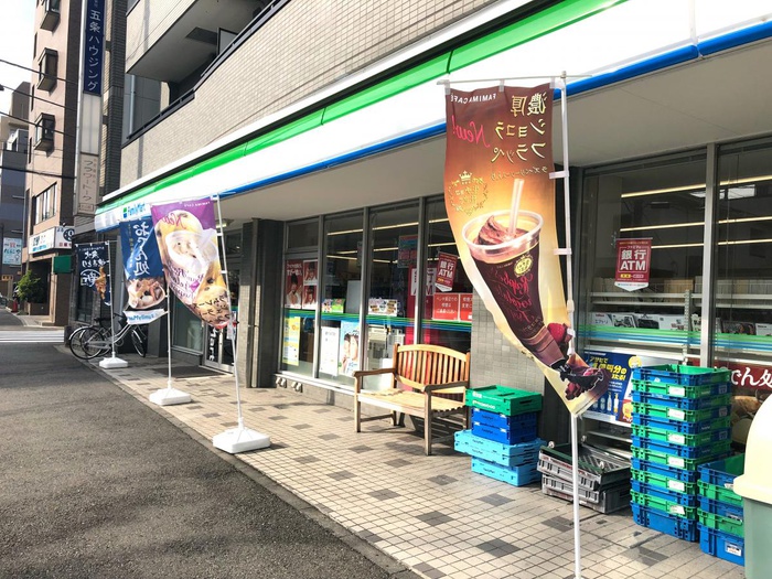 コンビニ　ファミリーマート（コンビニ）まで333m