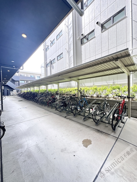 その他共有部分　屋根付きの駐輪場で雨の日も安心♪