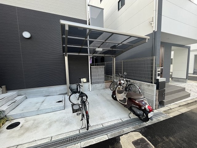 その他共有部分　敷地内に駐輪場があります。