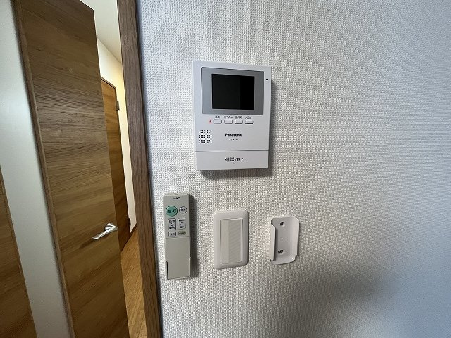 セキュリティ　安心のモニター付きインターホンです。