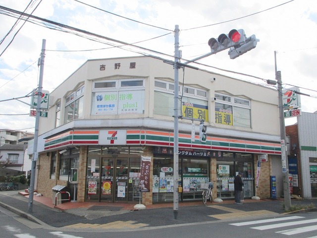 コンビニ　セブンイレブン（コンビニ）まで409m