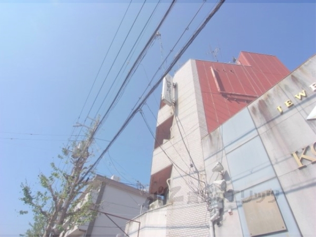 今出川うえだビルの外観写真