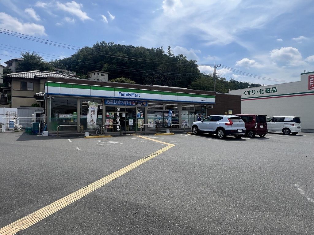 コンビニ　ファミリーマート（コンビニ）まで420m