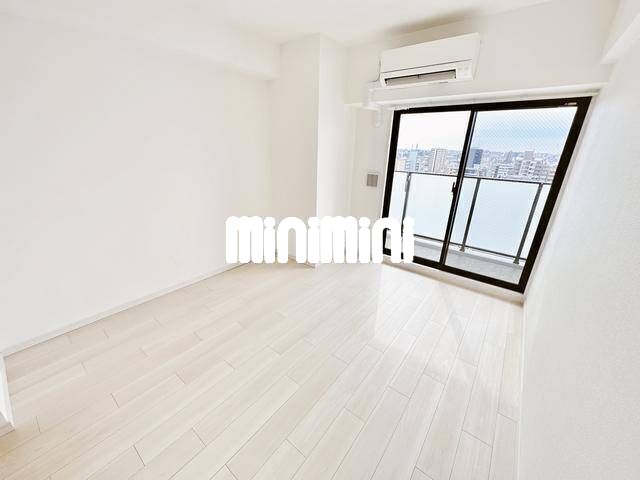 居室・リビング　＊同タイプの部屋の写真です