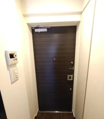 玄関　別部屋の画像を使用しております。