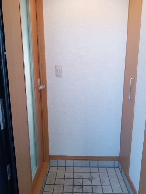 玄関　１０２号室の写真