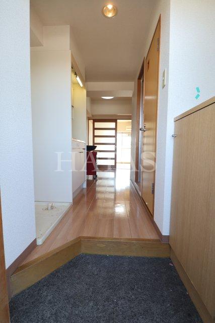 玄関　同物件別部屋です。