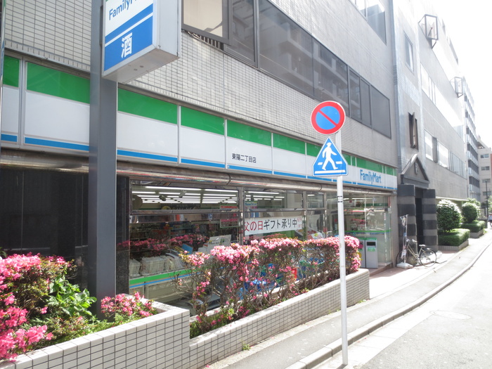 コンビニ　ファミリーマート（コンビニ）まで130m