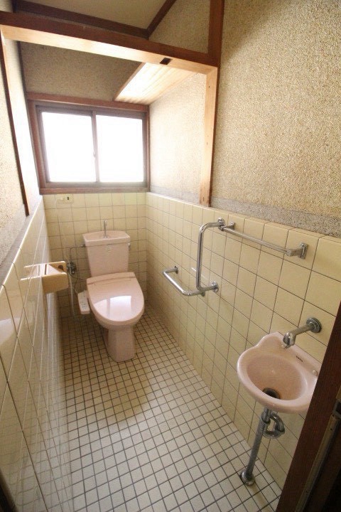 ＪＲ山陽本線 新倉敷駅 徒歩45分 2階建 築71年のトイレ写真