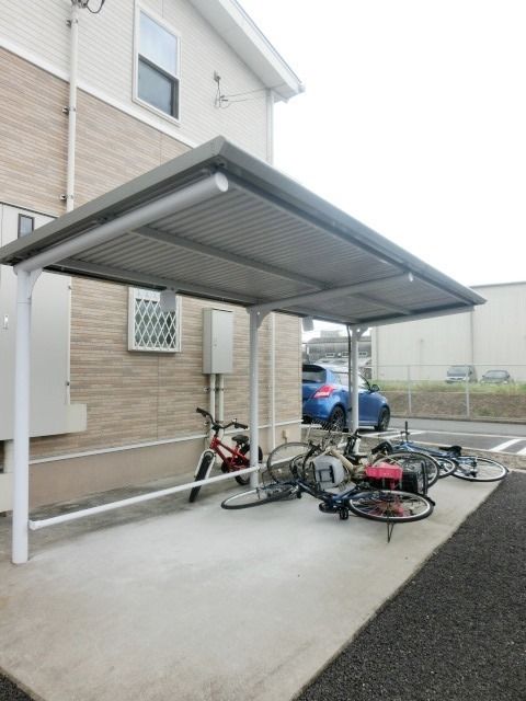 その他　屋根付きの駐輪場です