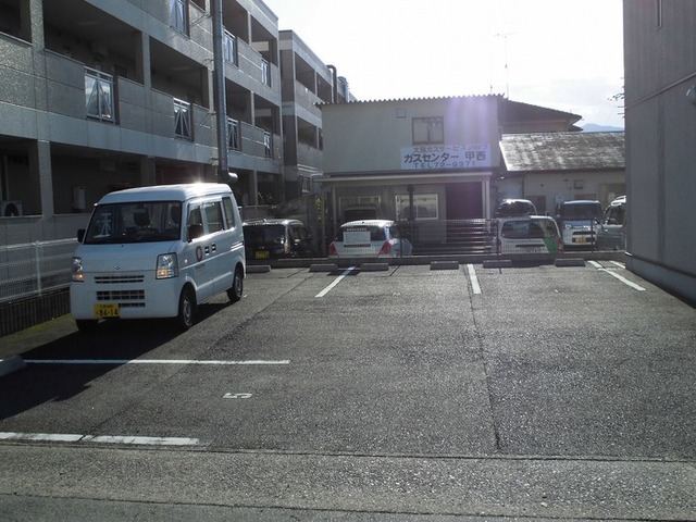 駐車場　駐車場