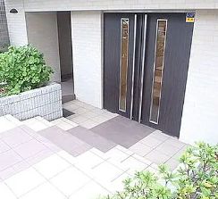 エントランス　建物の内部です