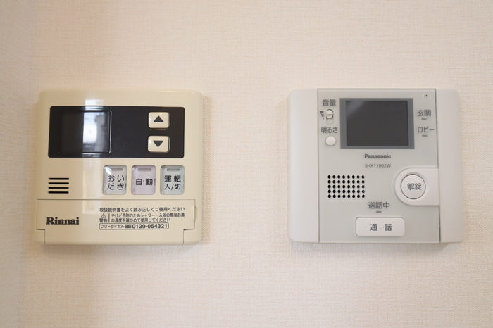 セキュリティ　オートロック付のモニタ付インターフォンと追い炊き機能付きのお