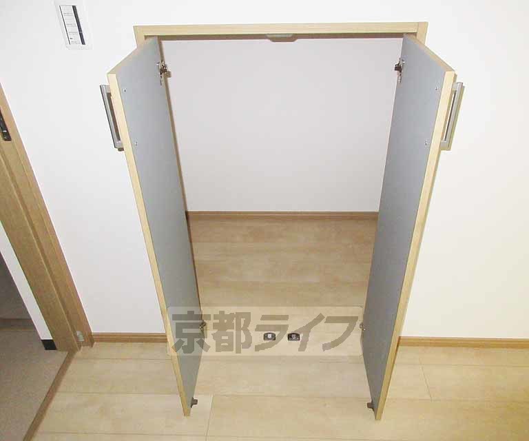 収納　階段下収納です。