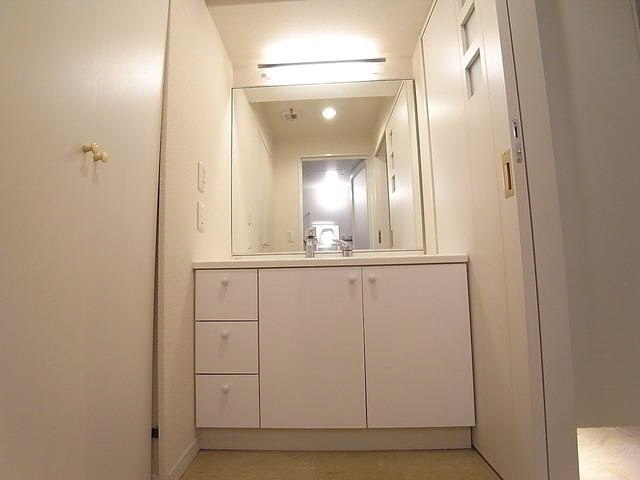 洗面設備　同マンション別部屋写真※現状有姿となります