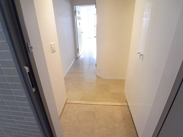 玄関　同マンション別部屋写真※現状有姿となります