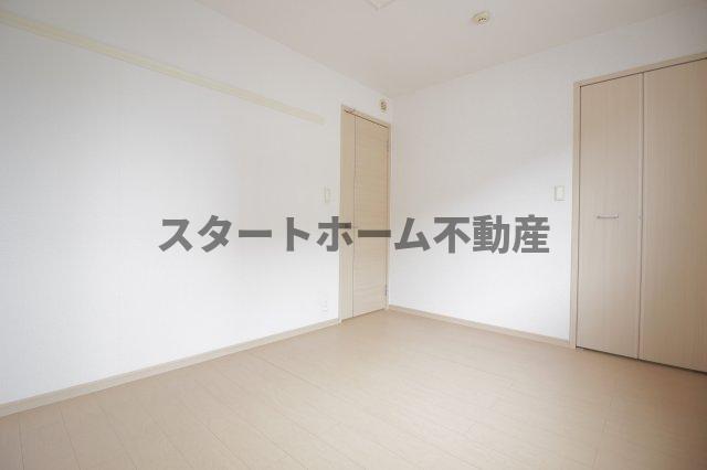 その他部屋・スペース　開放的な寝室です